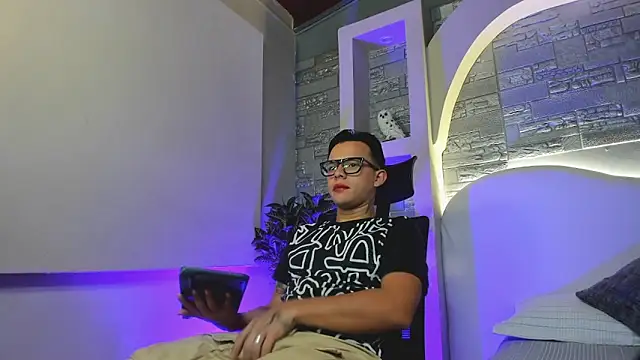 Valentino moretti online show from 12/01/25, 01:12