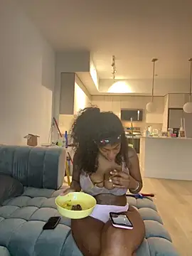 Snapshot of Drekacakez chatting on 05/14/26, 02:03 Drekacakez online show from 05/14/26, 02:03