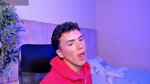 Snapshot of Seab_trooy chatting on 11/15/25, 04:38 Seab trooy online show from 11/15/25, 04:38