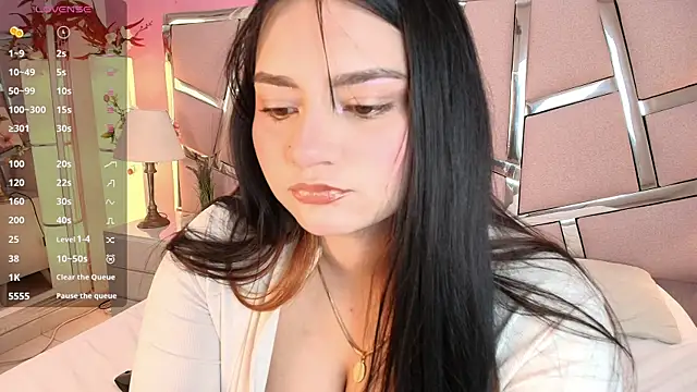 Snapshot of Nicollevsconttei chatting on 12/17/25, 03:50 Nicollevsconttei online show from 12/17/25, 03:50