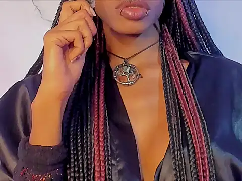 Snapshot of aprille15 chatting on 12/18/25, 01:22 aprille15 online show from 12/18/25, 01:22