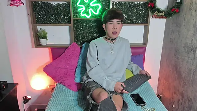 Angeldust19 online show from 11/21/25, 04:00