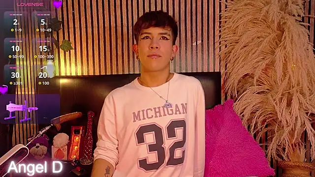 Angeldust19 online show from 04/07/26, 03:19