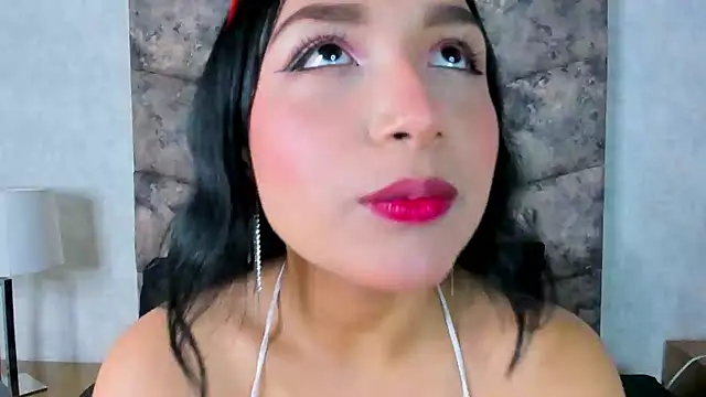 Lianna Smith  online show from 12/04/25, 02:05