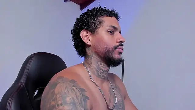 Snapshot of LuigiVitale_1 chatting on 03/28/26, 01:06 LuigiVitale 1 online show from 03/28/26, 01:06