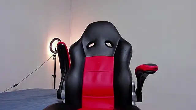 Snapshot of LuigiVitale_1 chatting on 02/20/26, 06:26 LuigiVitale 1 online show from 02/20/26, 06:26