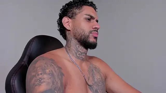 Snapshot of LuigiVitale_1 chatting on 02/05/26, 02:07 LuigiVitale 1 online show from 02/05/26, 02:07