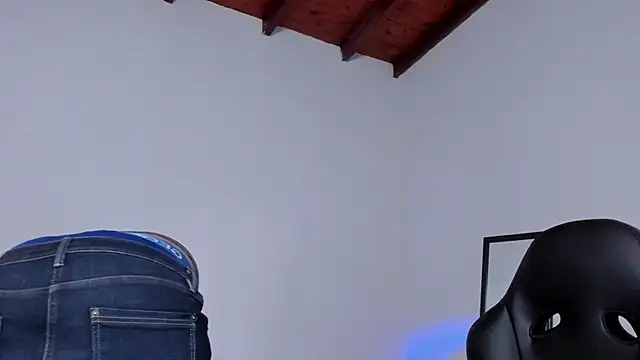 Snapshot of LuigiVitale_1 chatting on 03/21/26, 01:07 LuigiVitale 1 online show from 03/21/26, 01:07