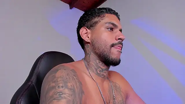 LuigiVitale 1 online show from 11/19/25, 01:49