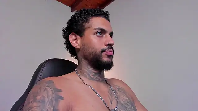 Snapshot of LuigiVitale_1 chatting on 02/21/26, 01:18 LuigiVitale 1 online show from 02/21/26, 01:18