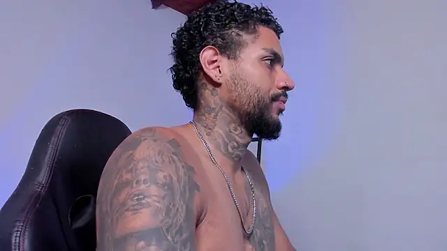 Snapshot of LuigiVitale_1 chatting on 02/27/26, 01:39 LuigiVitale 1 online show from 02/27/26, 01:39