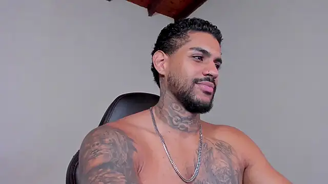 LuigiVitale 1 online show from 12/18/25, 03:11