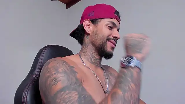 Snapshot of LuigiVitale_1 chatting on 03/06/26, 01:11 LuigiVitale 1 online show from 03/06/26, 01:11