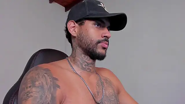 LuigiVitale 1 online show from 12/15/25, 05:13