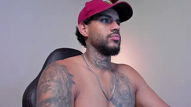 Snapshot of LuigiVitale_1 chatting on 02/17/26, 01:25 LuigiVitale 1 online show from 02/17/26, 01:25