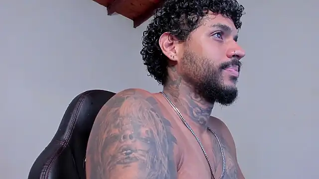 Snapshot of LuigiVitale_1 chatting on 03/19/26, 01:05 LuigiVitale 1 online show from 03/19/26, 01:05