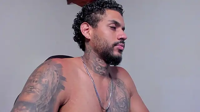 Snapshot of LuigiVitale_1 chatting on 03/08/26, 02:04 LuigiVitale 1 online show from 03/08/26, 02:04