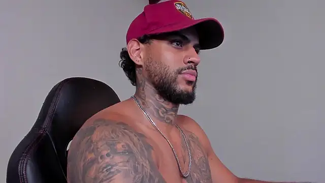 Snapshot of LuigiVitale_1 chatting on 02/08/26, 03:48 LuigiVitale 1 online show from 02/08/26, 03:48