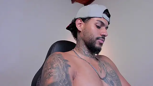 Snapshot of LuigiVitale_1 chatting on 02/19/26, 01:46 LuigiVitale 1 online show from 02/19/26, 01:46