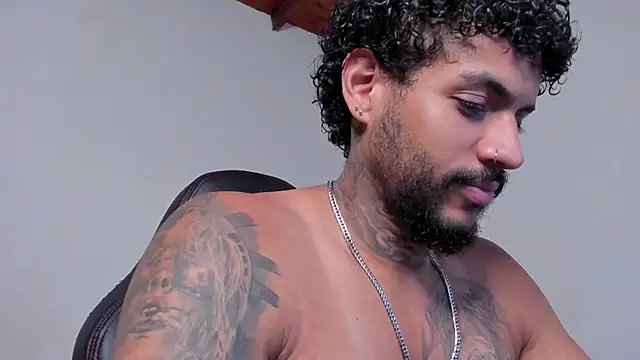 Snapshot of LuigiVitale_1 chatting on 03/20/26, 01:06 LuigiVitale 1 online show from 03/20/26, 01:06