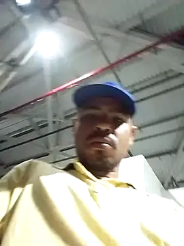 Snapshot of morenoosafado18cm chatting on 11/25/25, 09:48 morenoosafado18cm online show from 11/25/25, 09:48