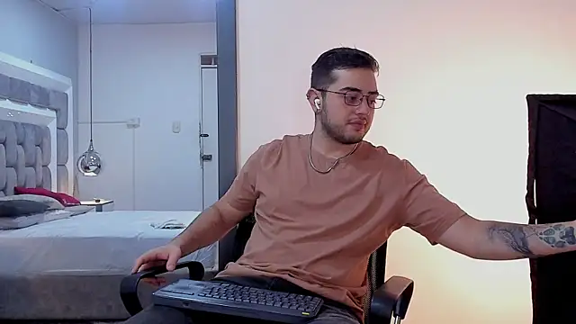 Ethan Greys online show from 12/22/25, 03:50