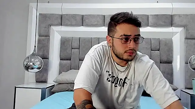 Ethan Greys online show from 11/25/25, 04:02