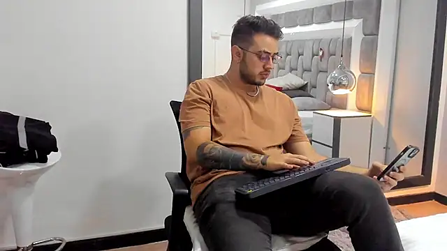 Ethan Greys online show from 11/22/25, 03:38