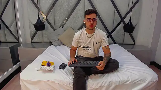 Ethan Greys online show from 01/14/26, 11:30