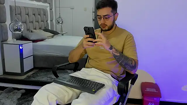 Ethan Greys online show from 12/14/25, 03:57