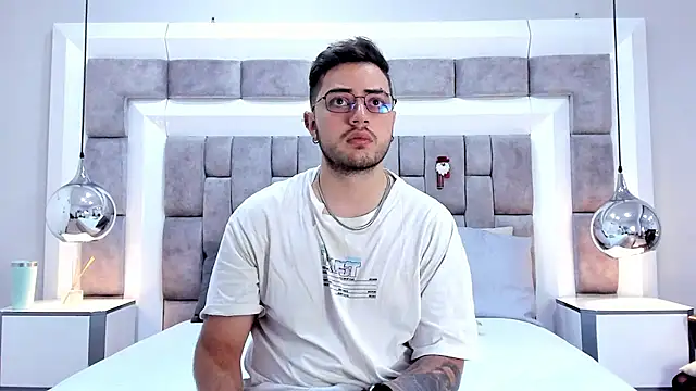 Ethan Greys online show from 11/18/25, 03:54