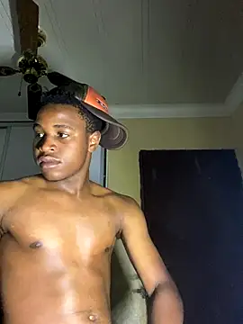 Snapshot of TriggaStar chatting on 11/16/25, 02:27 TriggaStar online show from 11/16/25, 02:27