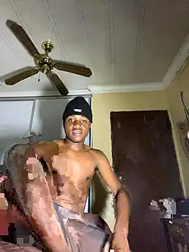 Snapshot of TriggaStar chatting on 11/15/25, 01:31 TriggaStar online show from 11/15/25, 01:31