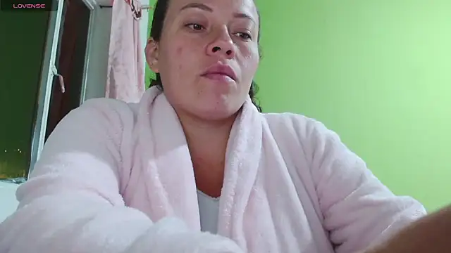 Rouse hot  online show from 06/06/26, 02:06