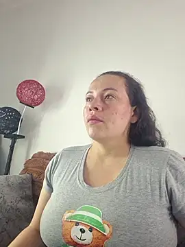 Snapshot of Rouse_hot_ chatting on 11/14/25, 11:36 Rouse hot online show from 11/14/25, 11:36