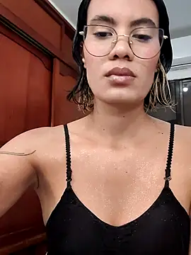 Snapshot of Mia_saaenz chatting on 11/16/25, 07:07 Mia saaenz online show from 11/16/25, 07:07