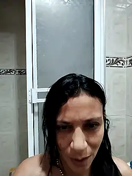 Snapshot of Queen_evaluna chatting on 11/26/25, 05:02 Queen evaluna online show from 11/26/25, 05:02