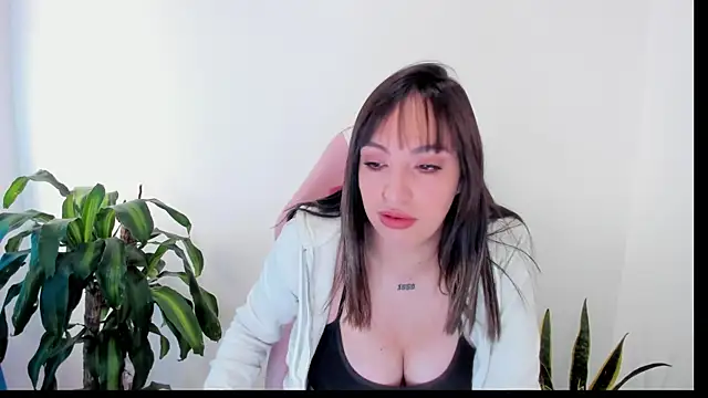 Snapshot of SOFIA_SWEETT22 chatting on 11/14/25, 05:05 SOFIA SWEETT22 online show from 11/14/25, 05:05