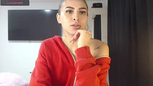 Linda  fiore online show from 11/16/25, 04:28