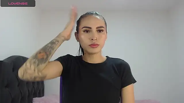 Linda  fiore online show from 12/16/25, 10:47