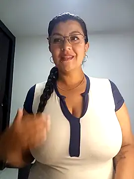 CelesteAlvarez1989 online show from 05/06/26, 05:00