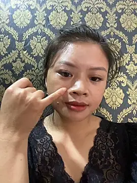 Snapshot of sara-xx chatting on 11/14/25, 03:10 sara-xx online show from 11/14/25, 03:10