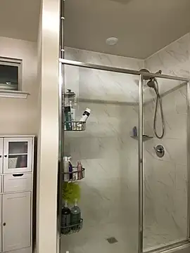 Ayybaebay online show from 12/21/25, 12:02