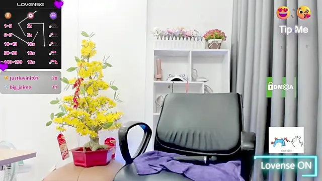Snapshot of Hali_Sweetgirl chatting on 06/11/26, 02:53 Hali Sweetgirl online show from 06/11/26, 02:53