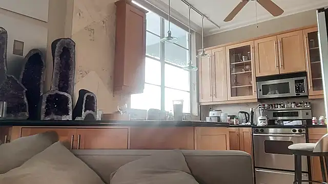 alex islivee online show from 07/28/26, 06:07