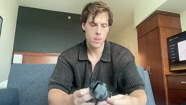 alex islivee online show from 06/08/26, 06:41