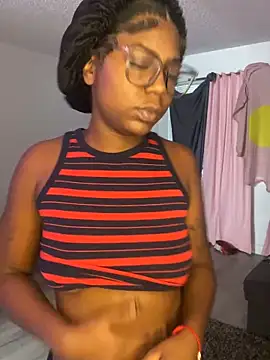 Snapshot of Mistresslucyxxx chatting on 11/15/25, 10:36 Mistresslucyxxx online show from 11/15/25, 10:36