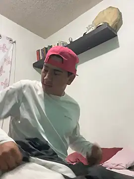 Snapshot of algila08 chatting on 02/15/26, 04:24 algila08 online show from 02/15/26, 04:24