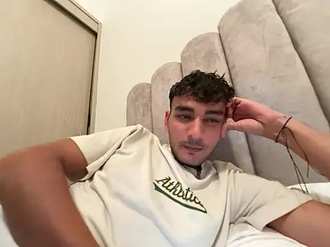 Snapshot of Brunicci chatting on 03/04/26, 08:11 Brunicci online show from 03/04/26, 08:11