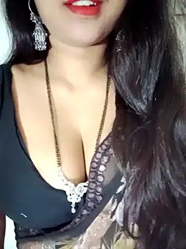 Snapshot of Aradhna_08 chatting on 12/17/25, 06:40 Aradhna 08 online show from 12/17/25, 06:40